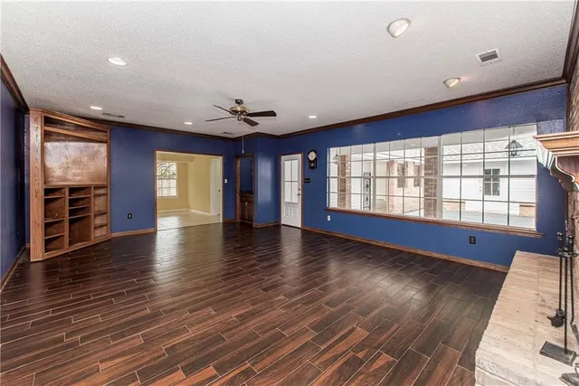 $400,000 | 704 White Oak Drive, Denham Springs, LA 70726