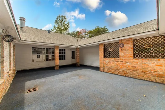 $400,000 | 704 White Oak Drive, Denham Springs, LA 70726