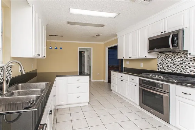 $400,000 | 704 White Oak Drive, Denham Springs, LA 70726