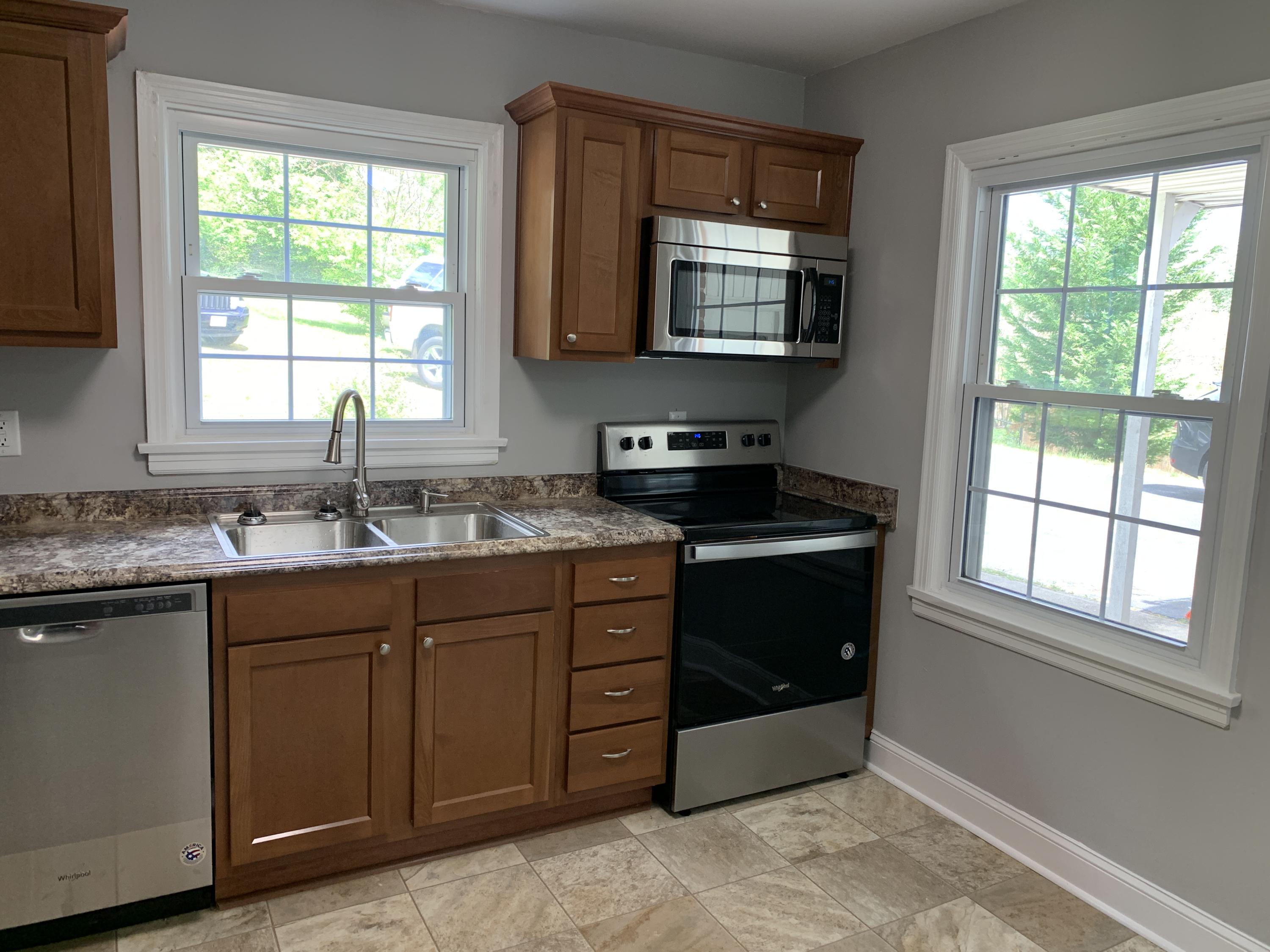2842 Tillett Road Southwest Roanoke, VA 24015 - Photo 6 of 16 IMG_6344