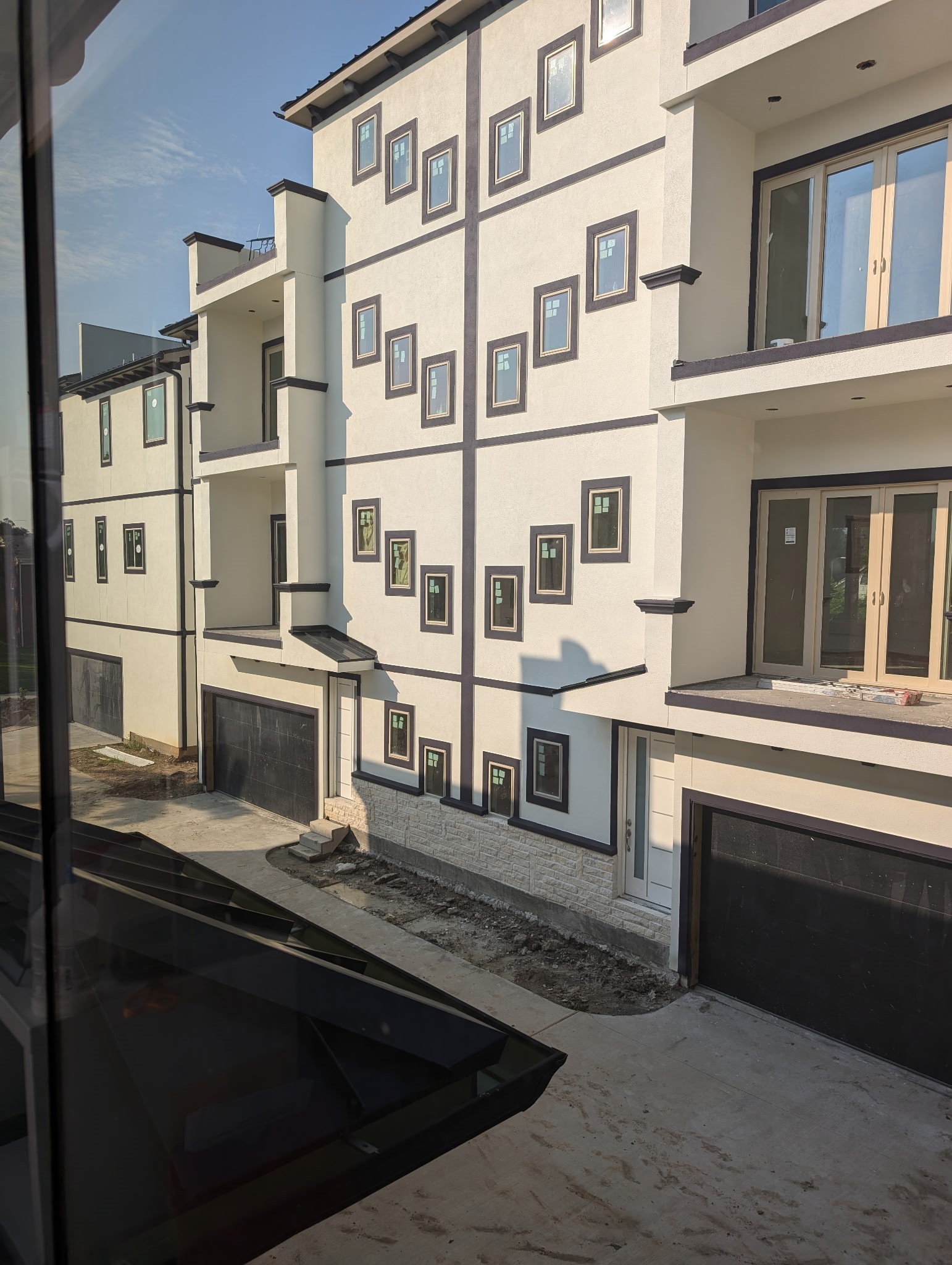 4833 Winnetka Street, Unit D Houston, TX 77021 - Photo 4 of 7 a large building with a lot of windows