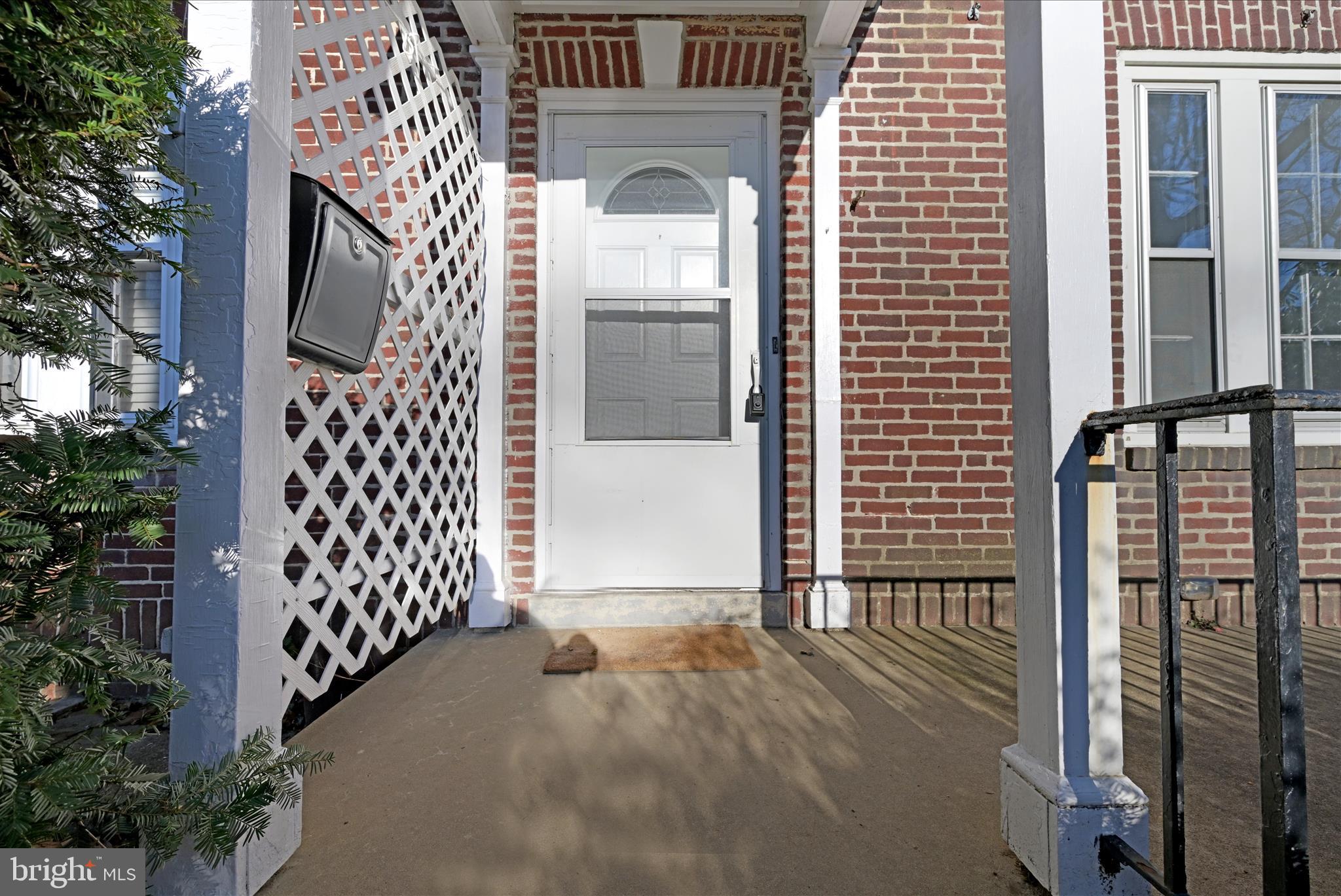 382 Sunset Road Reading, PA 19611 - Photo 4 of 26 Entrance