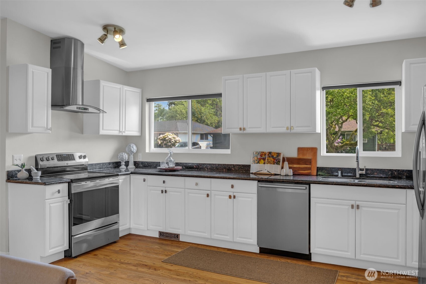 11633 18th Avenue Southwest Burien, WA 98146 - Photo 9 of 40