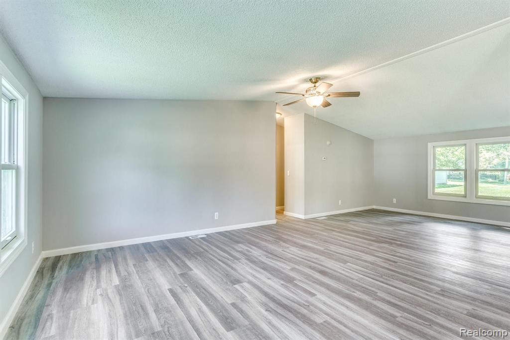 3813 Pine Road Fort Gratiot, MI 48059 - Photo 11 of 25