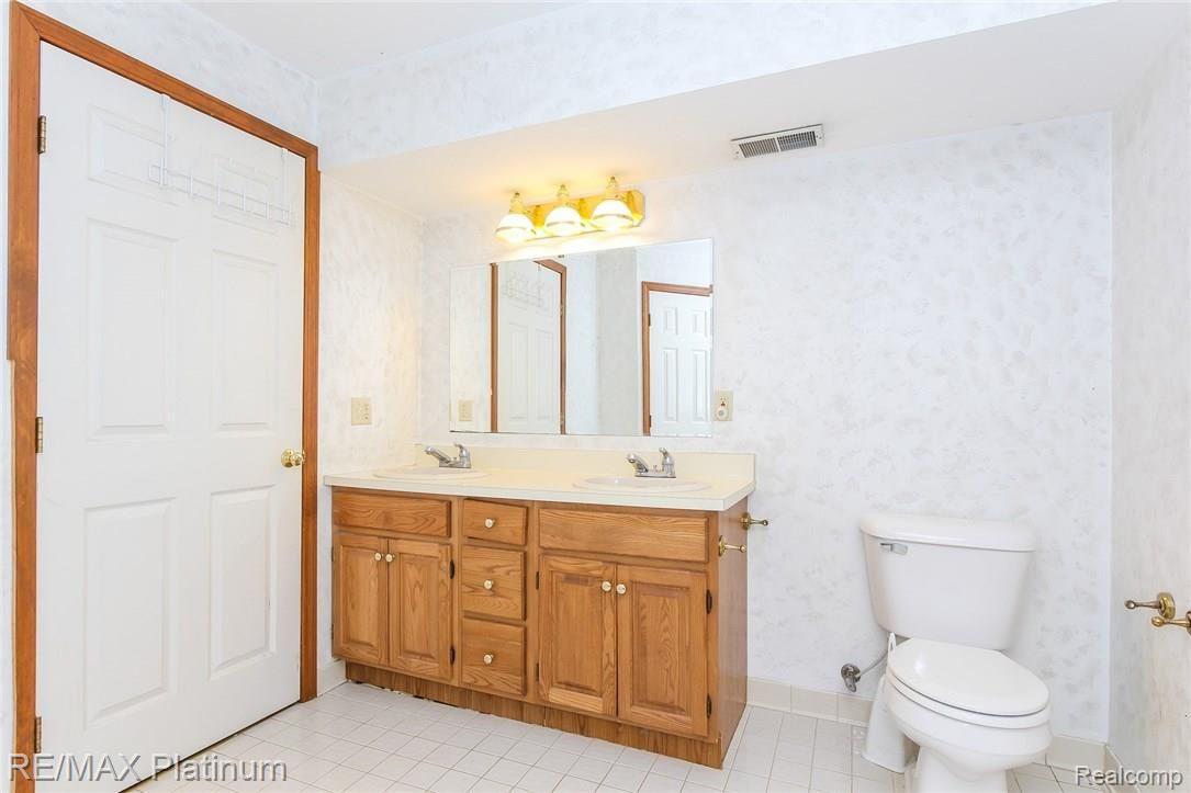 1417 Mower Road Pinckney, MI 48169 - Photo 26 of 36 030-Bathroom-4251753-medium.jpg