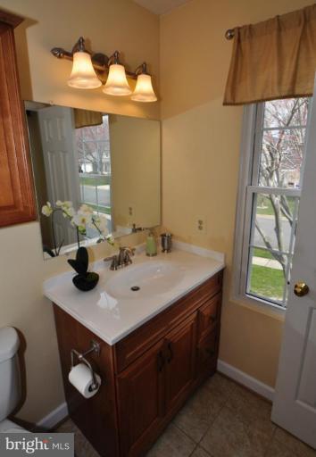 812 Potomac Ridge Court Sterling, VA 20164 - Photo 15 of 30 a bathroom with a sink and a mirror