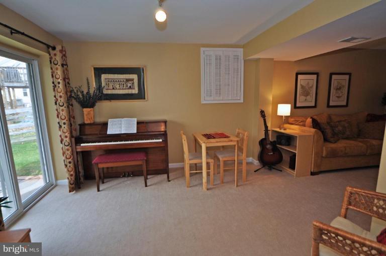 812 Potomac Ridge Court Sterling, VA 20164 - Photo 23 of 30 a room with furniture and a piano