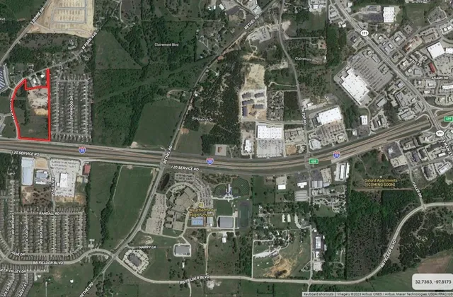 a view of fountain in the middle of a city