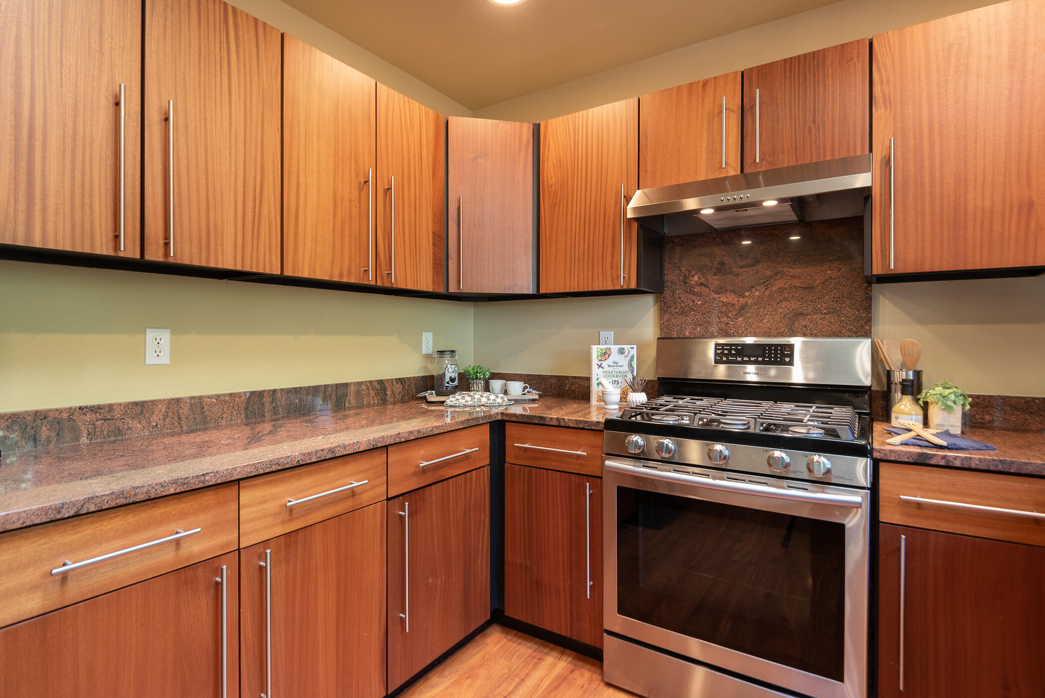 1704 Southeast Virginia Road Bend, OR 97702 - Photo 8 of 29 Gorgeous sapele cabinetry and granite countertops.