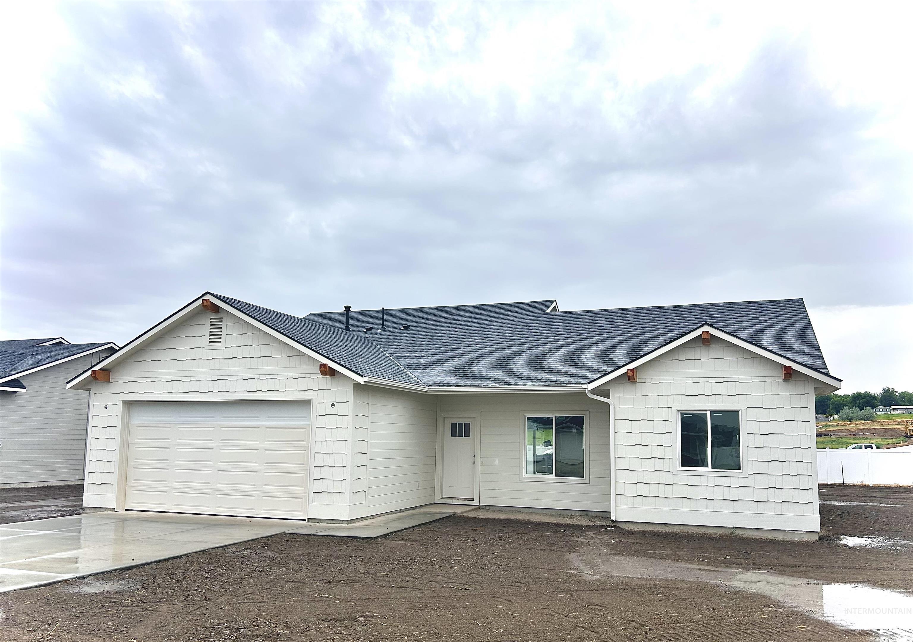 937 Sierra Street Vale, OR 97918 - Photo 1 of 22 Contemporary ranch-style home featuring light gray horizontal siding, a dark gray shingle roof, and a two-car garage