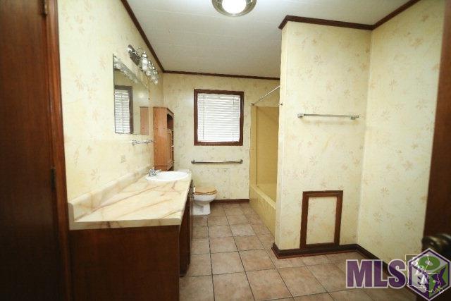 482 Bayou Dularge Road Houma, LA 70363 - Photo 7 of 15 Hall Bath