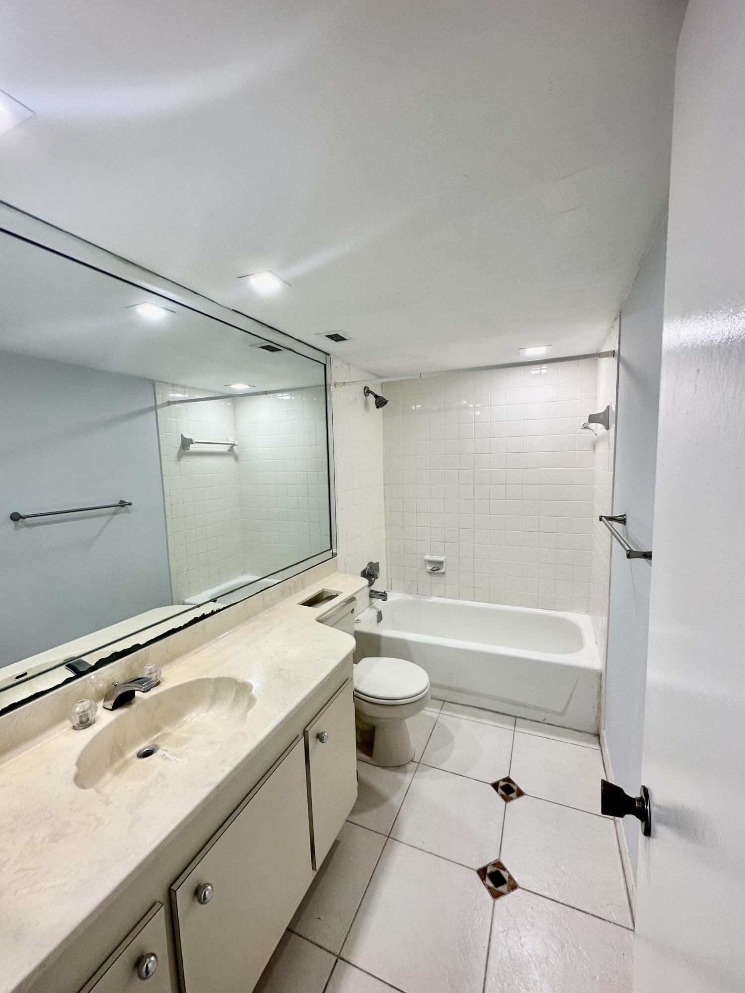 2851 South Ocean Boulevard, Unit 7S Boca Raton, FL 33432 - Photo 12 of 12 Bathroom