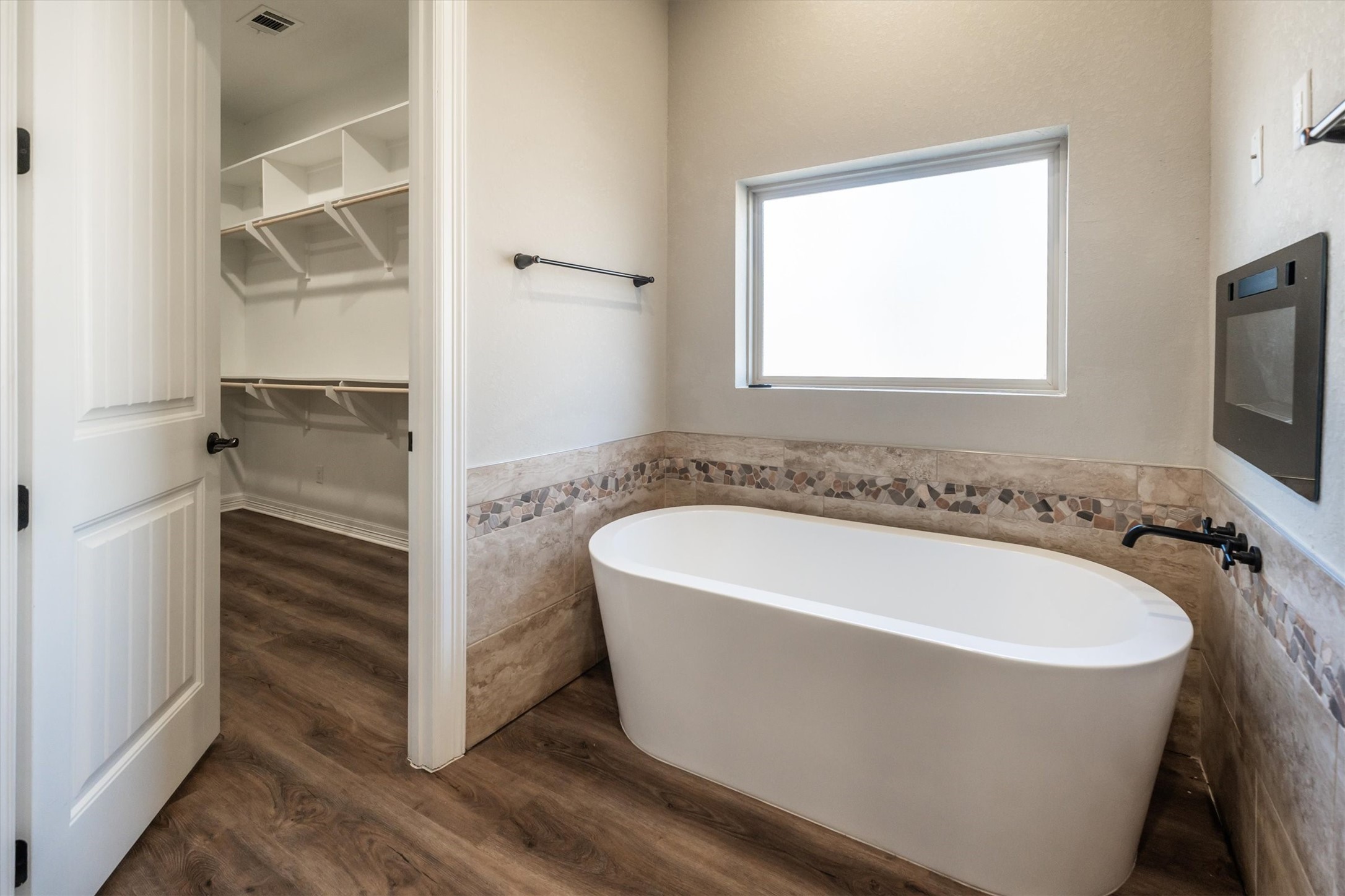 2172 Greentree Drive Huntsville, TX 77340 - Photo 32 of 45 Access to the expansive walk-in closet.