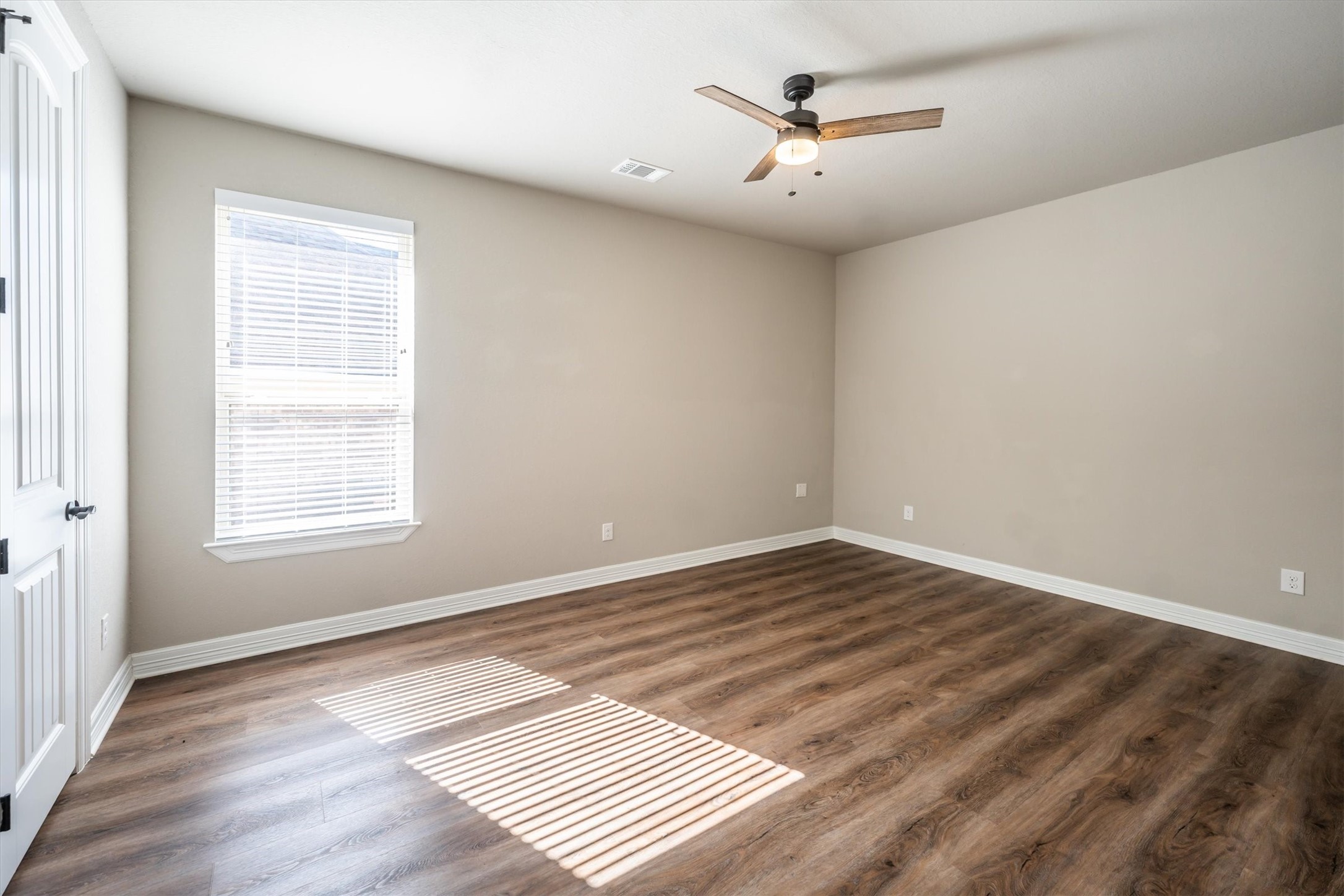 2172 Greentree Drive Huntsville, TX 77340 - Photo 37 of 45 Polished third bedroom flowing into a beautifully designed open bathroom shared with the fourth bedroom.