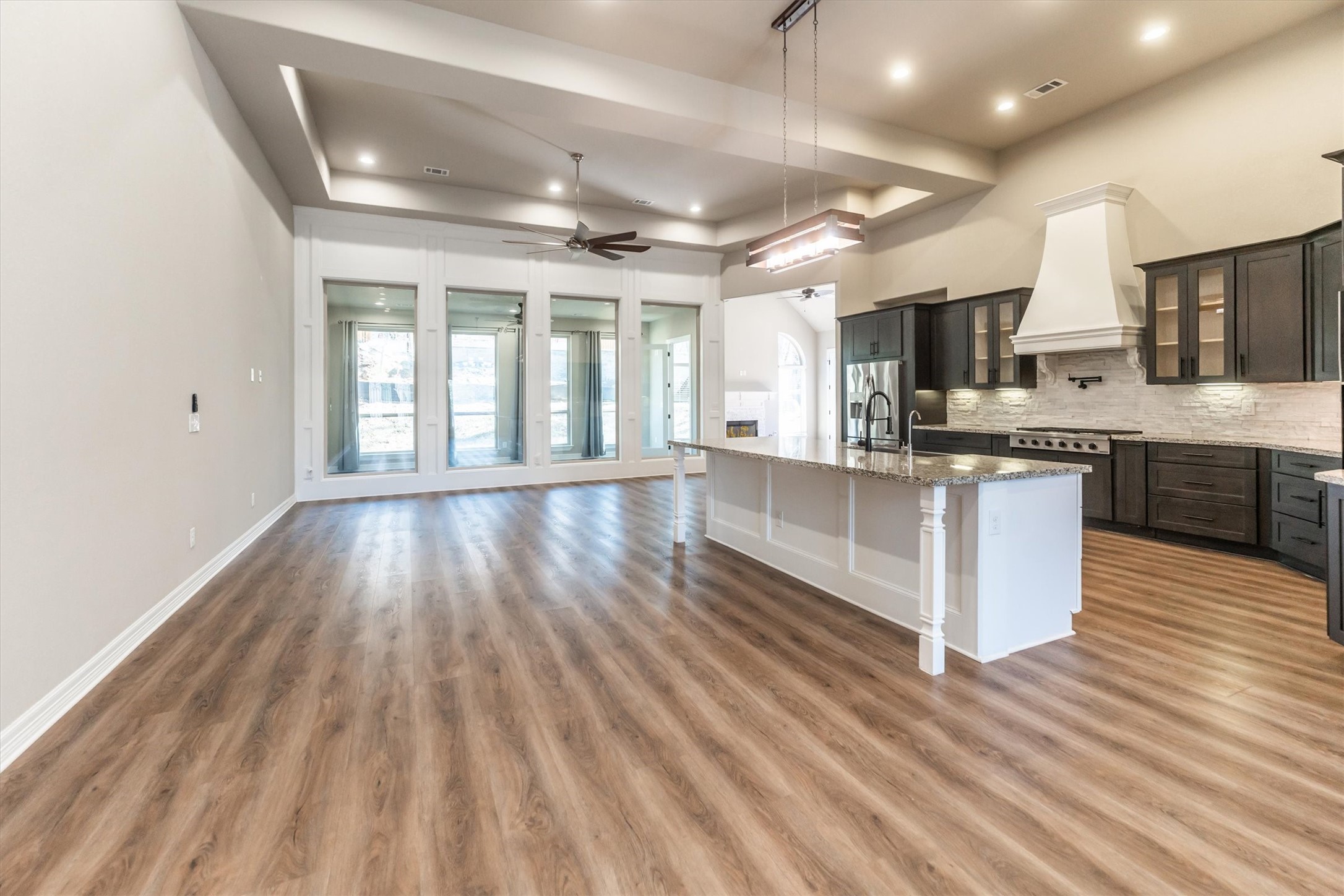 2172 Greentree Drive Huntsville, TX 77340 - Photo 9 of 45 Light-filled entry flowing into the kitchen and dining space.