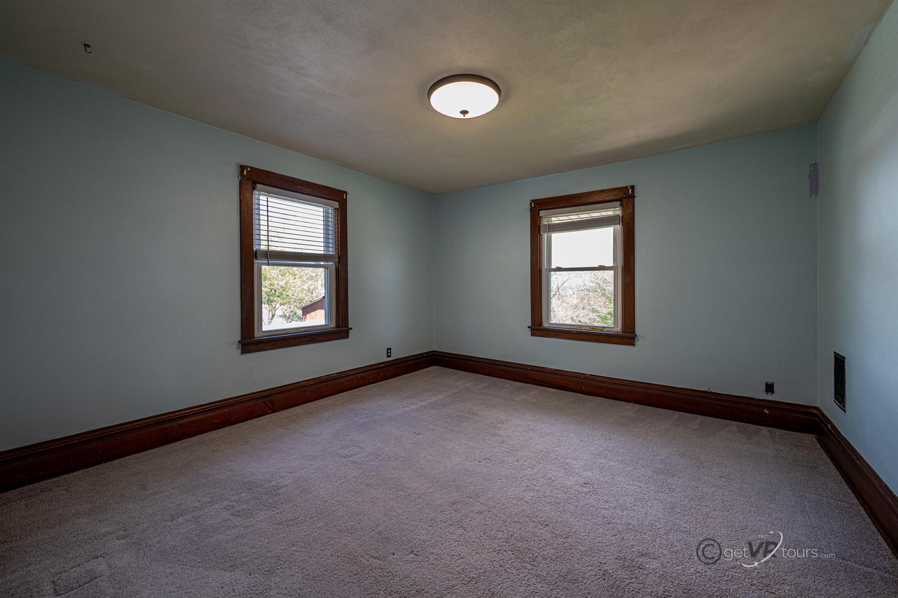6844 Highway 20 Freeport, IL 61032 - Photo 17 of 31 an empty room with windows