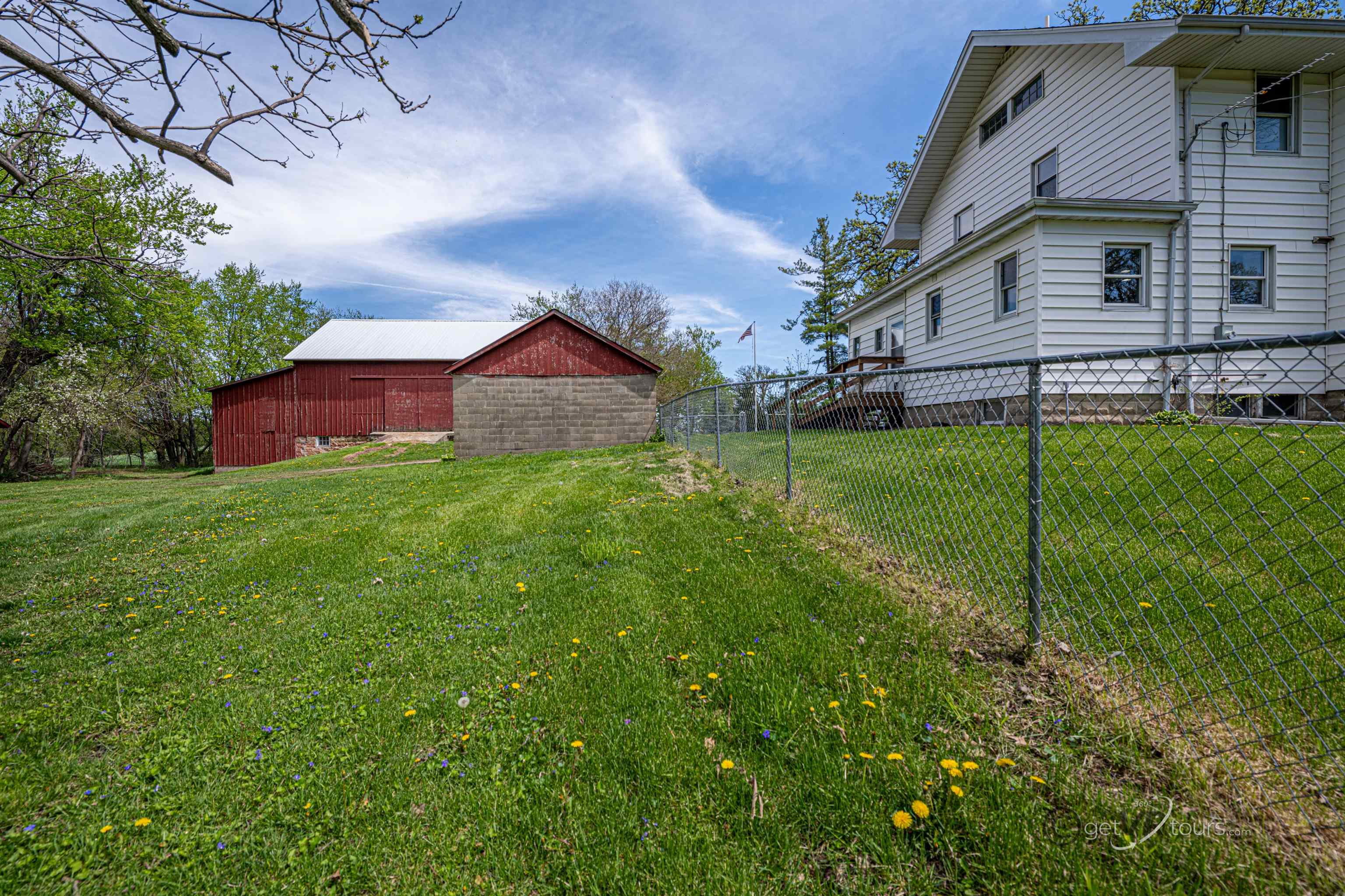 6844 Highway 20 Freeport, IL 61032 - Photo 25 of 31 a view of a house with a yard