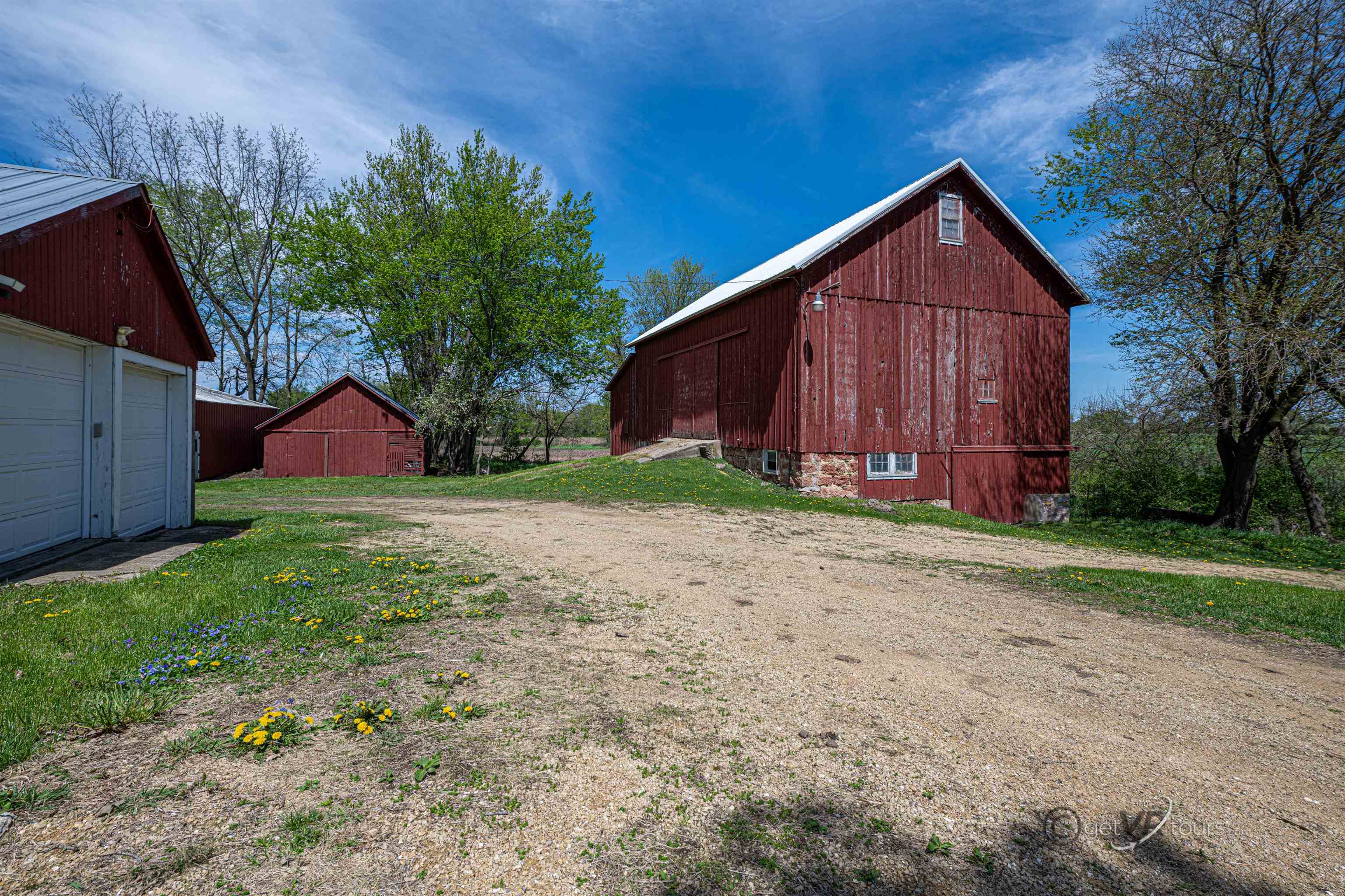 6844 Highway 20 Freeport, IL 61032 - Photo 28 of 31 a view of barn house with a yard and wooden fence