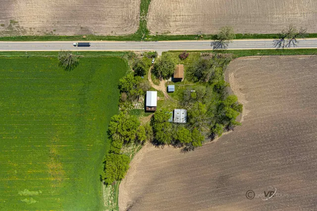 $349,900 | 6844 Highway 20, Freeport, IL 61032