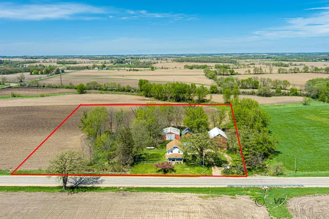 $349,900 | 6844 Highway 20, Freeport, IL 61032