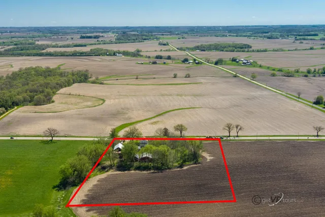 $349,900 | 6844 Highway 20, Freeport, IL 61032