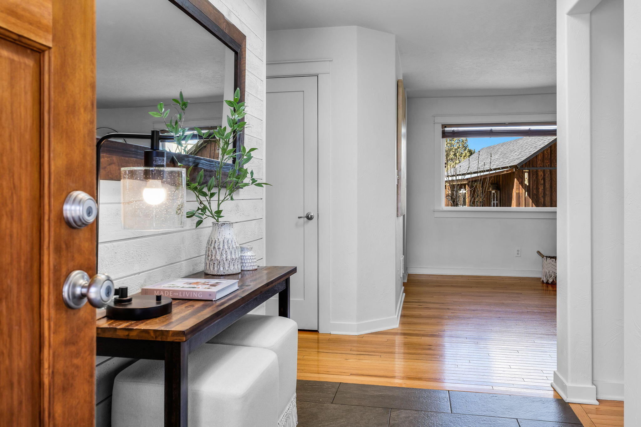 61600 Ward Road Bend, OR 97702 - Photo 4 of 52 a room with a table and chairs