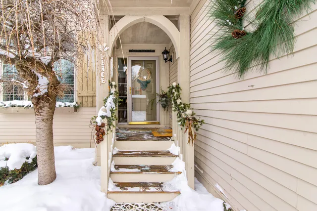 $549,900 | 5916 Lafayette Lane, Ann Arbor, MI 48103