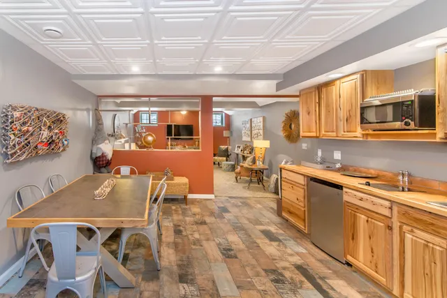 $549,900 | 5916 Lafayette Lane, Ann Arbor, MI 48103