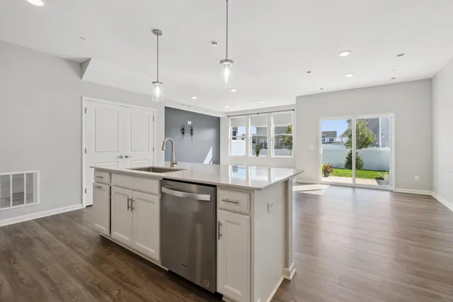 $359,900 | 11279 Crestbury Drive, St. Paul, MN 55129