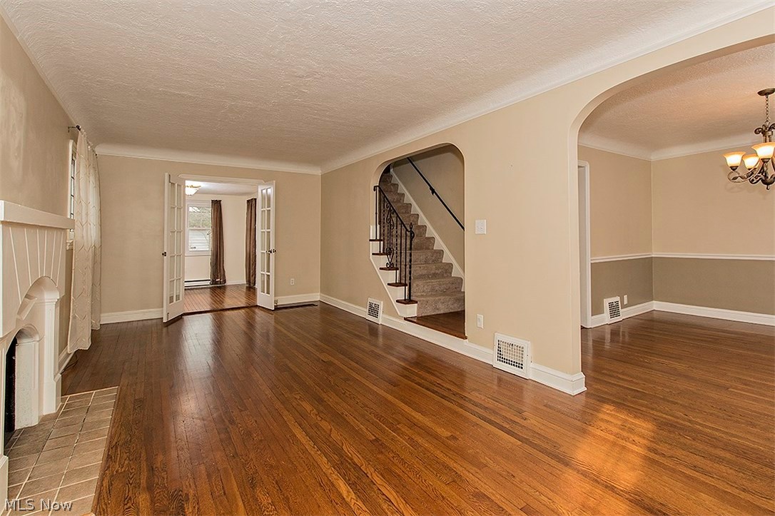 2336 Canterbury Road Cleveland, OH 44118 - Photo 3 of 25