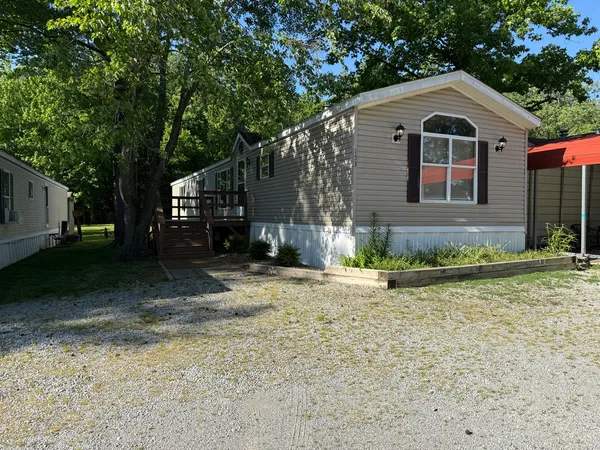 $48,900 | 153 Oak Valley Drive, Carbondale, IL 62901