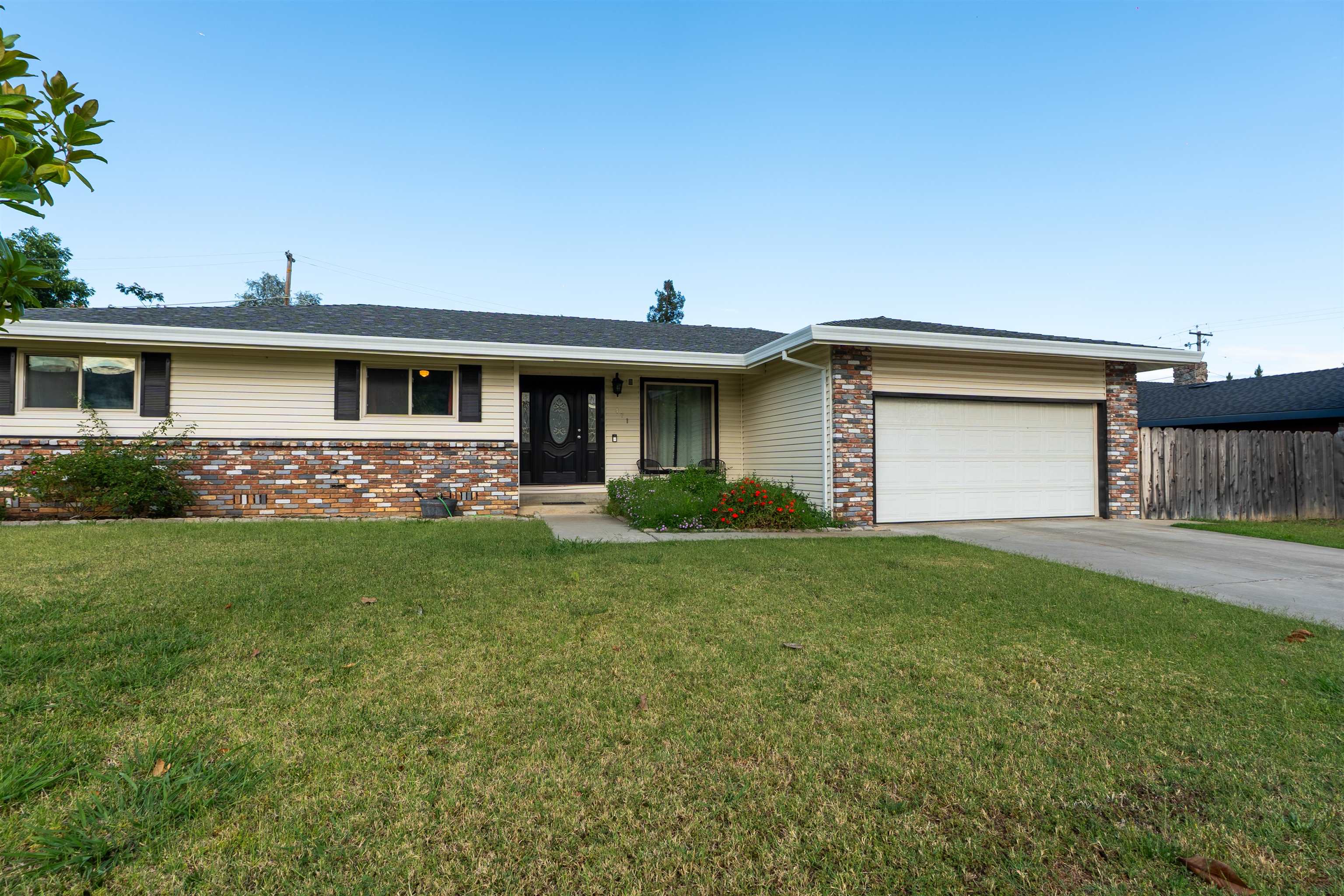 471 Stanmar Drive Corning, CA 96021 - Photo 2 of 23