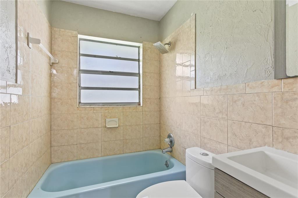 1071 Blake Street Altamonte Springs, FL 32701 - Photo 17 of 31 Bathroom
