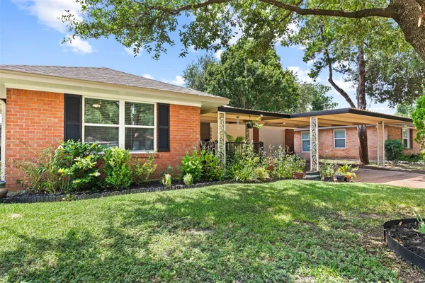 $429,000 | 5005 West 43rd Street, Houston, TX 77092