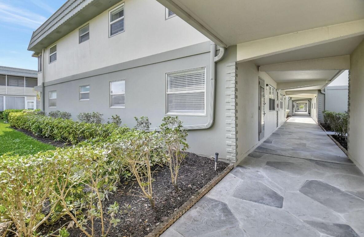 581 Monaco Way, Unit 581 Delray Beach, FL 33446 - Photo 29 of 34 IMG_2636