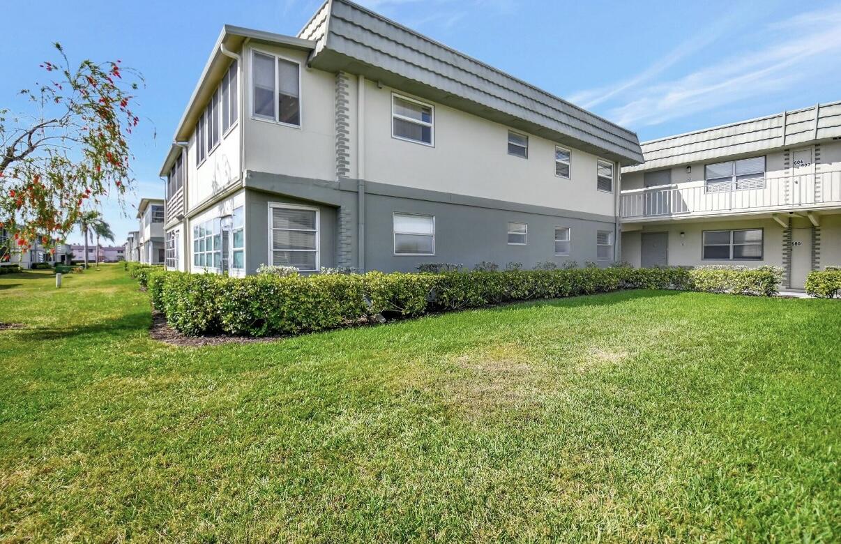 581 Monaco Way, Unit 581 Delray Beach, FL 33446 - Photo 30 of 34 IMG_2637