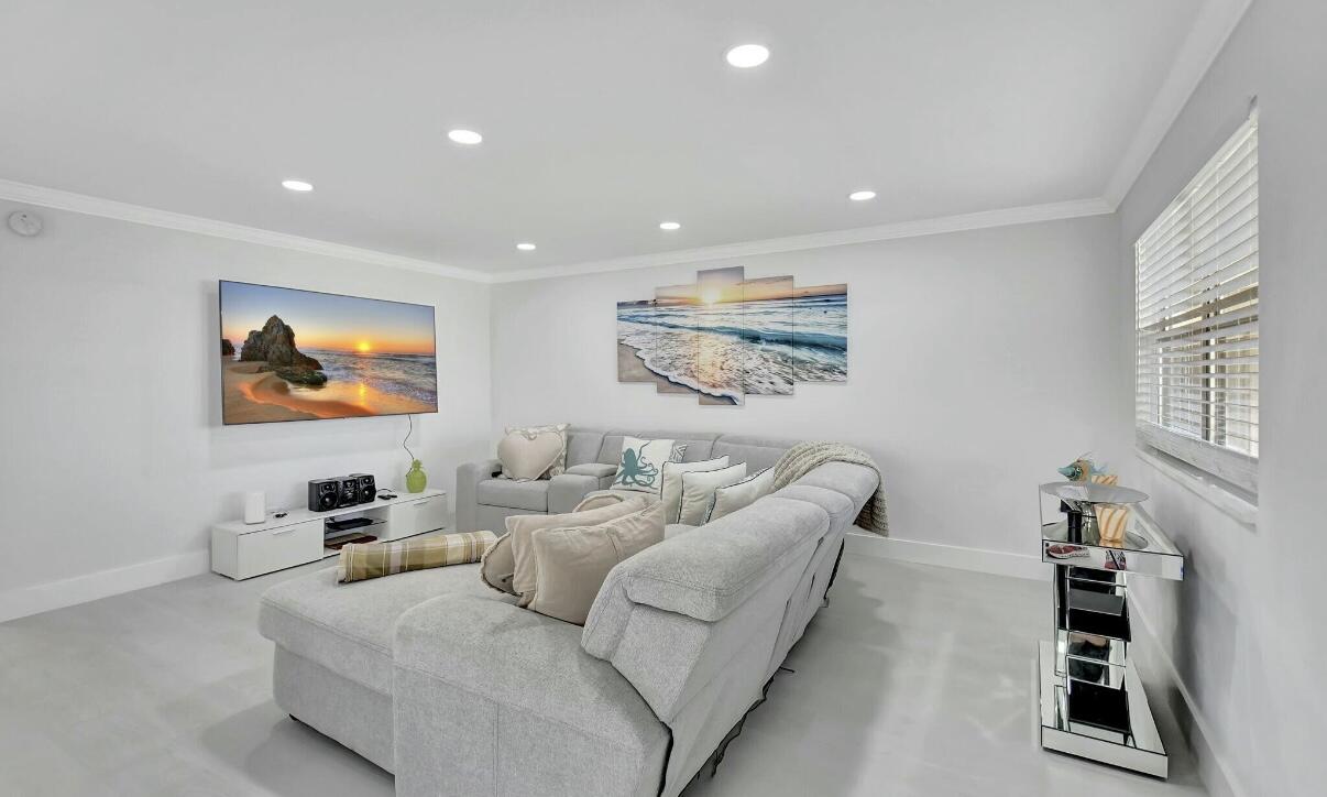 581 Monaco Way, Unit 581 Delray Beach, FL 33446 - Photo 7 of 34 IMG_2609