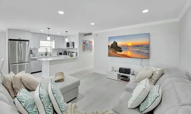 $2,500 | 581 Monaco Way, Unit 581, Delray Beach, FL 33446