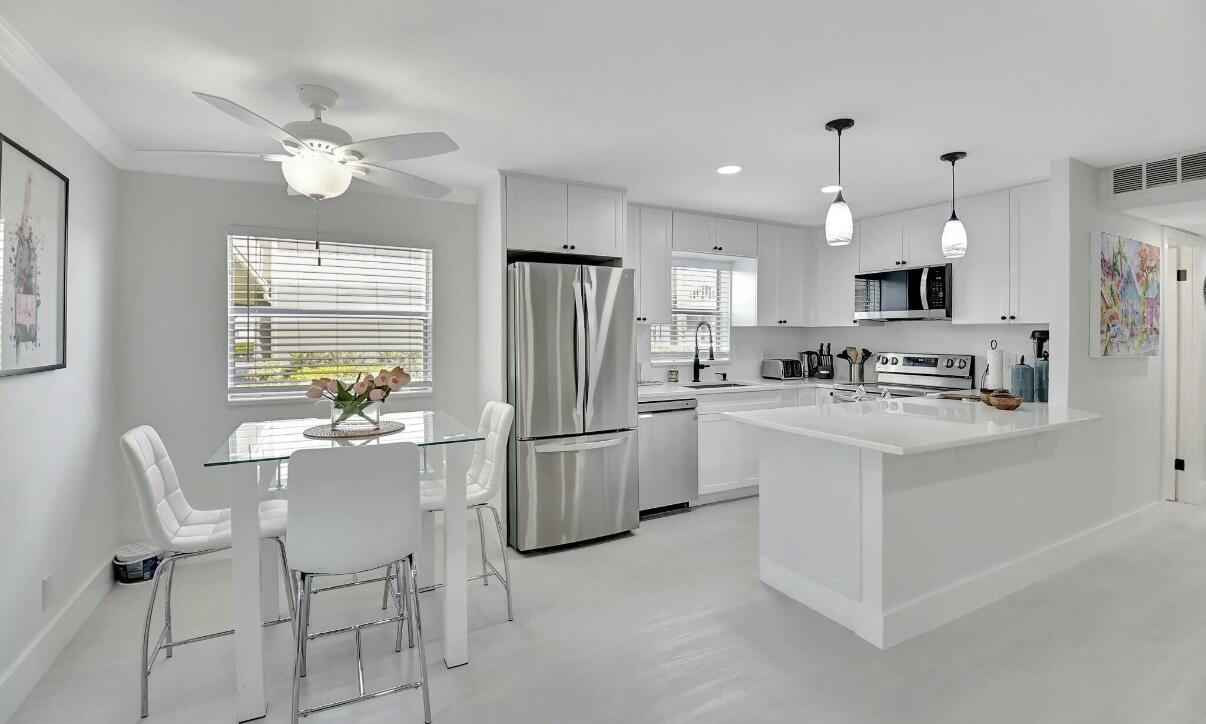 581 Monaco Way, Unit 581 Delray Beach, FL 33446 - Photo 9 of 34 IMG_2611