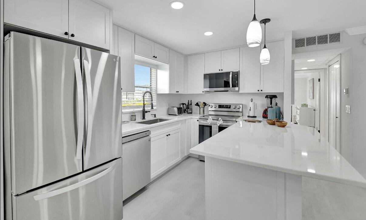 581 Monaco Way, Unit 581 Delray Beach, FL 33446 - Photo 10 of 34 IMG_2612