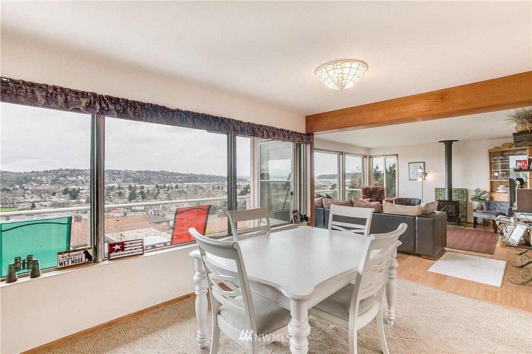 141 Capri Avenue Northeast Renton, WA 98056 - Photo 4 of 12 Gallery Image 4