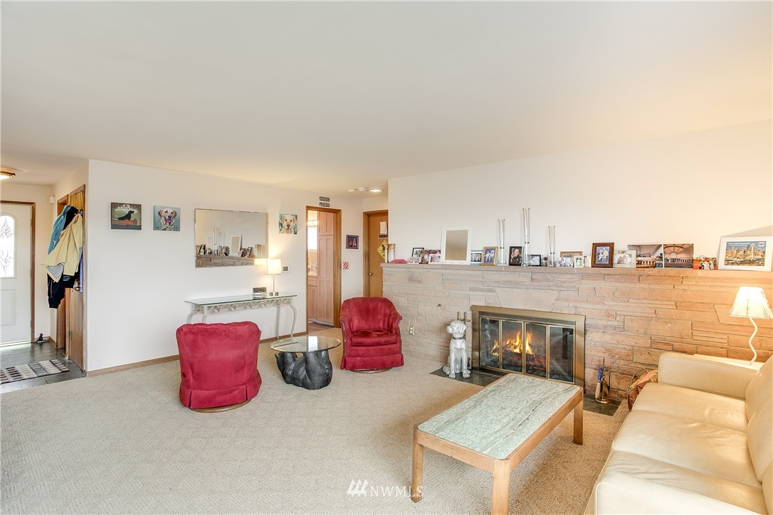 141 Capri Avenue Northeast Renton, WA 98056 - Photo 7 of 12 Gallery Image 7