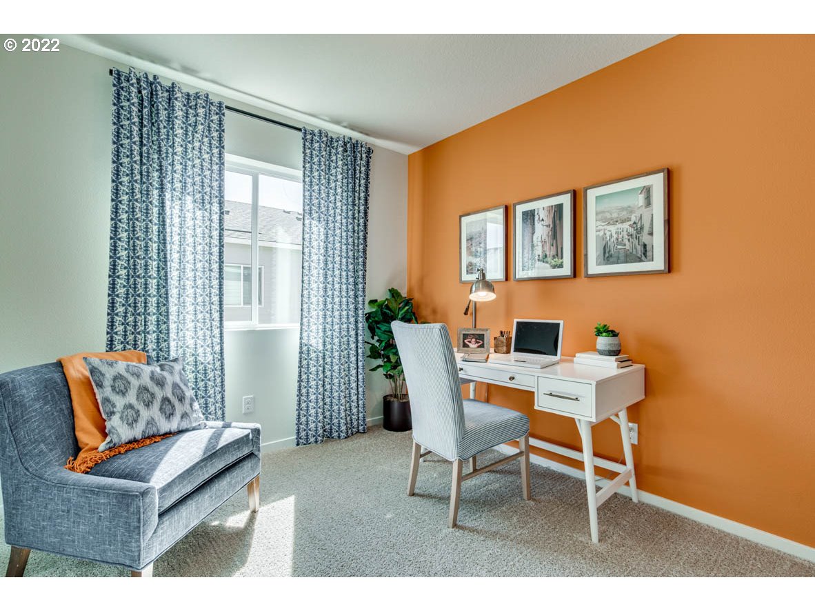 2699 26th Loop Springfield, OR 97477 - Photo 5 of 13 a workspace with furniture and a window