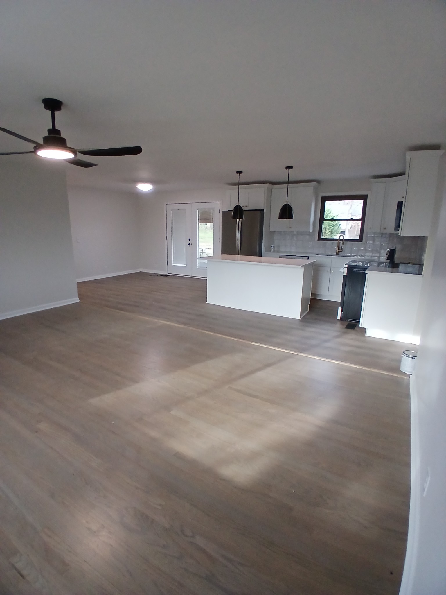 171 New Shackle Island Road Hendersonville, TN 37075 - Photo 2 of 5 a living room with a couch and cabinets