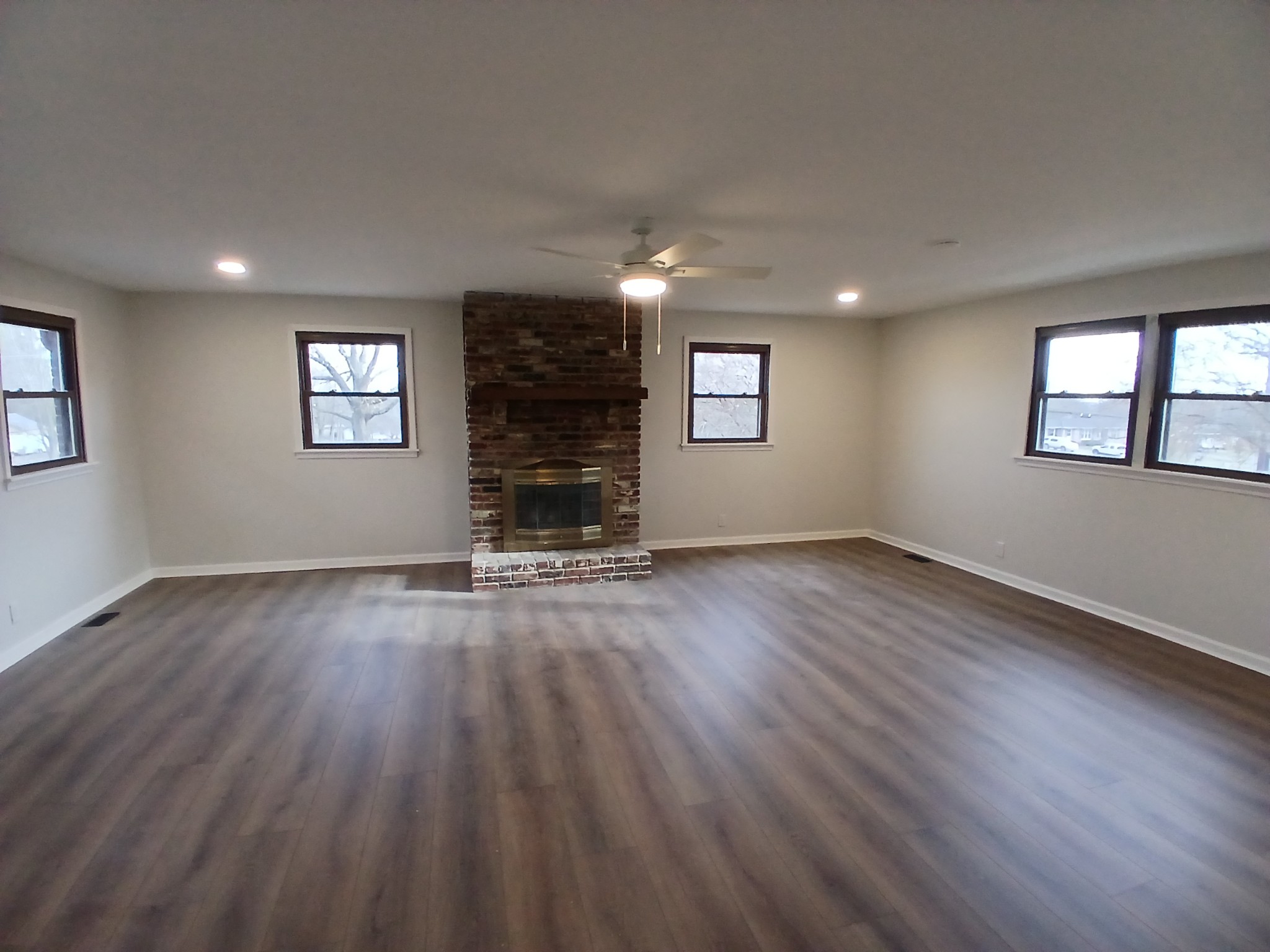 171 New Shackle Island Road Hendersonville, TN 37075 - Photo 5 of 5 an empty room with wooden floor and windows