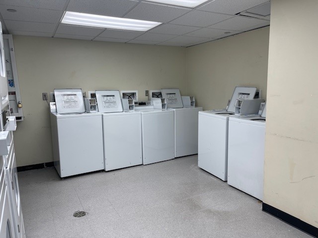 640 Village Road, Unit 4320 Breckenridge, CO 80424 - Photo 26 of 39 a utility room with dryer and washer