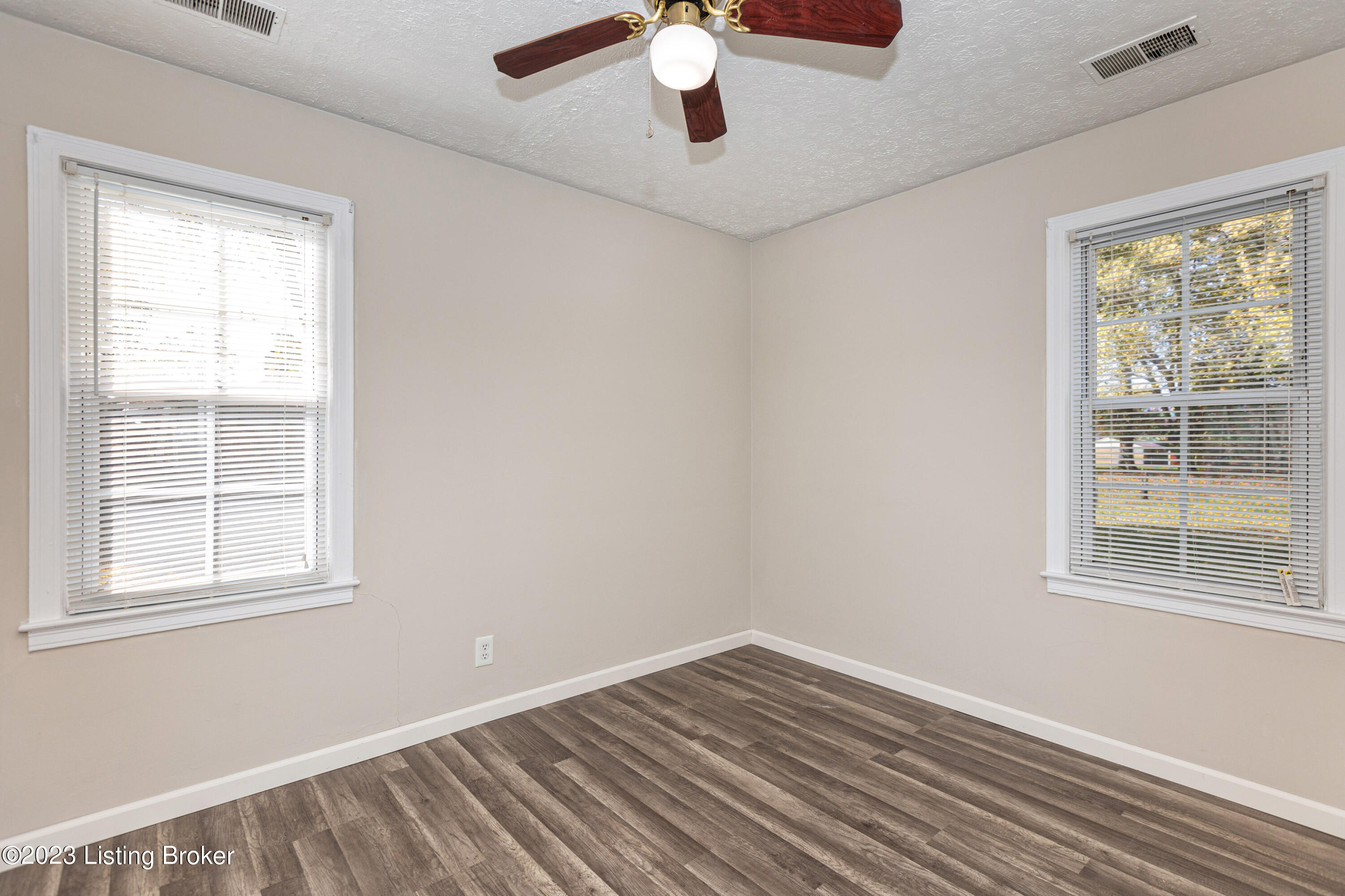 13522 Old Distillery Road Louisville, KY 40272 - Photo 12 of 18 021