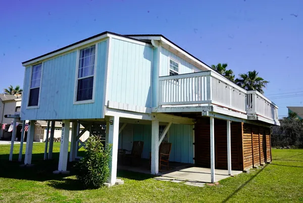 $1,700 | 4027 Surf Drive, Galveston, TX 77554