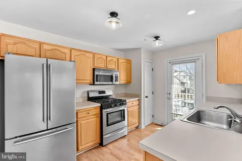 $450,000 | 43374 Greyswallow Terrace, Ashburn, VA 20147