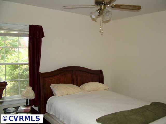 6010 Rois Road Richmond, VA 23227 - Photo 4 of 10 Gallery Image 4